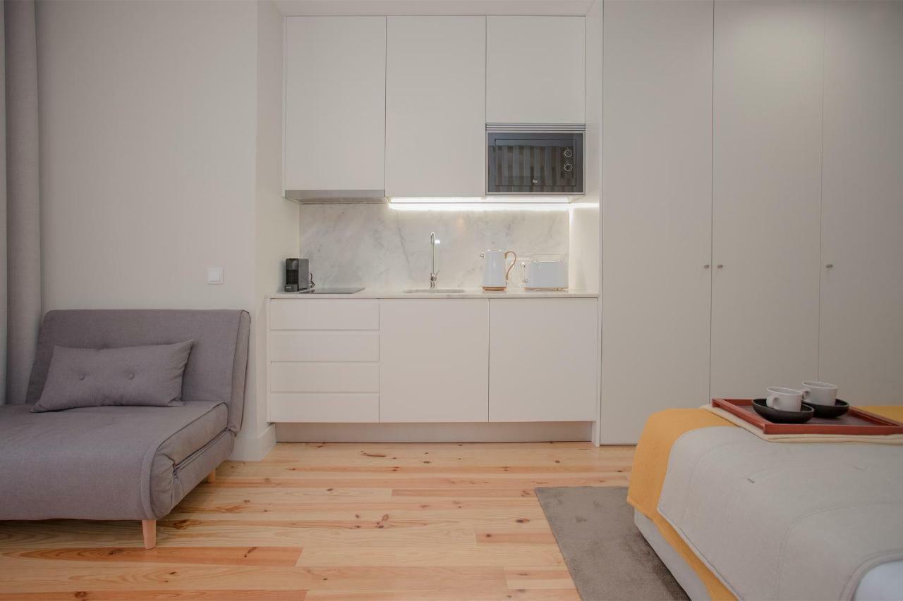 Liiiving In - Charming Downtown Delight Apartment *